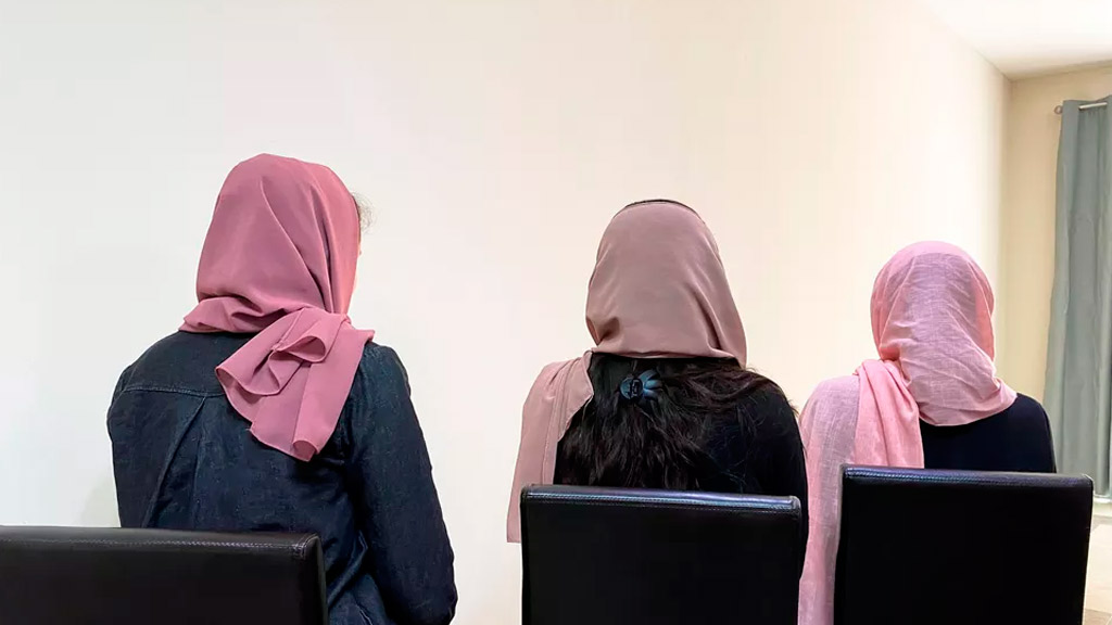 Estudantes afegãs não veem futuro no Afeganistão após tomada do Talibã